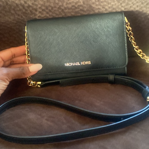 Michael Kors Outlet Small Smartphone Convertible Crossbody Bag - Picture 2 of 12